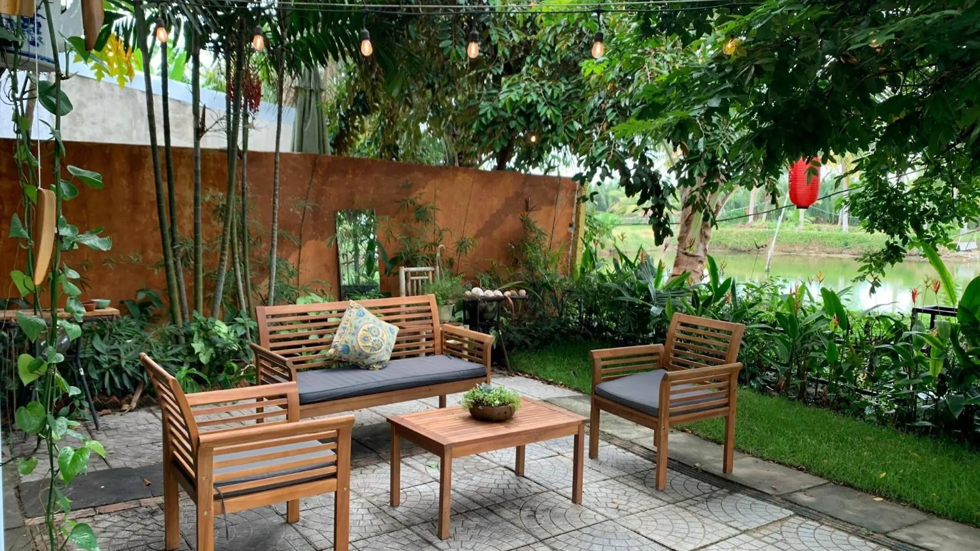 Laoxao Lakeview Homestay ホイアン ベトナム